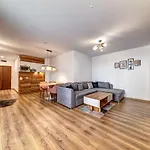 Secret 533 At Oak Apartman *